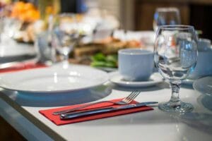 Read more about the article 10 Different Types of Food and Beverage tableware for Hotels